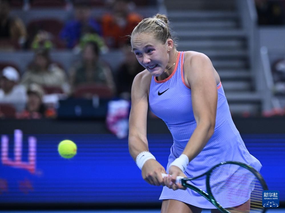 以其卓越的 以其卓越的