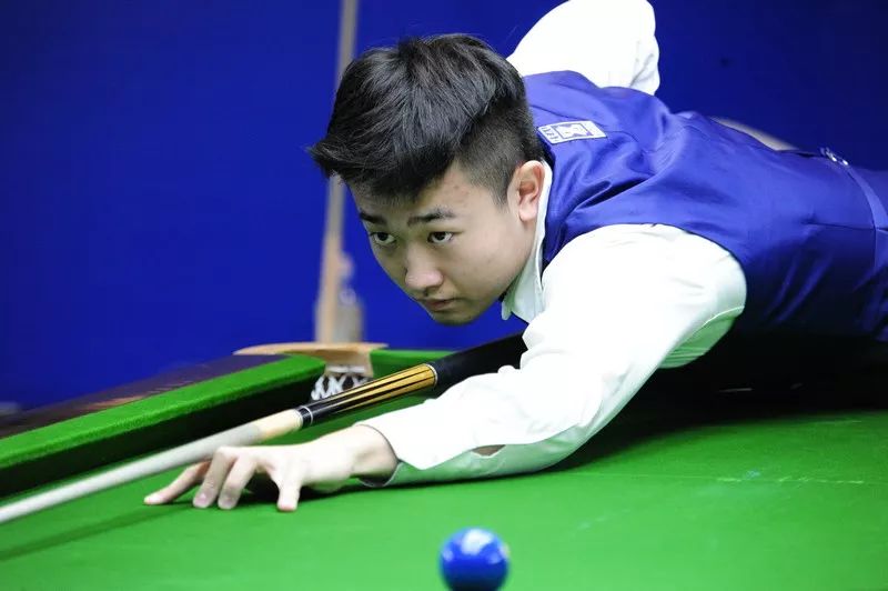 万美元的收 万美元的收